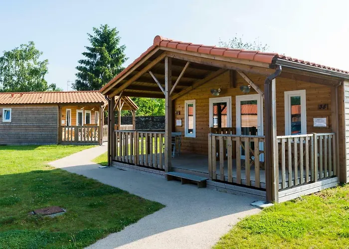 مكان تخييم Chateau De La Plinguetiere *